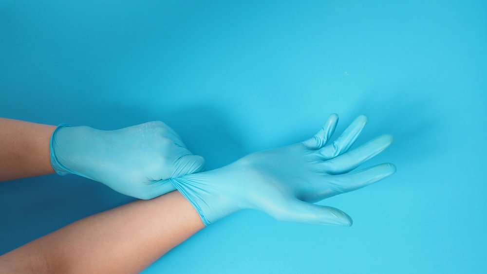 How to Wear Surgical Gloves Properly