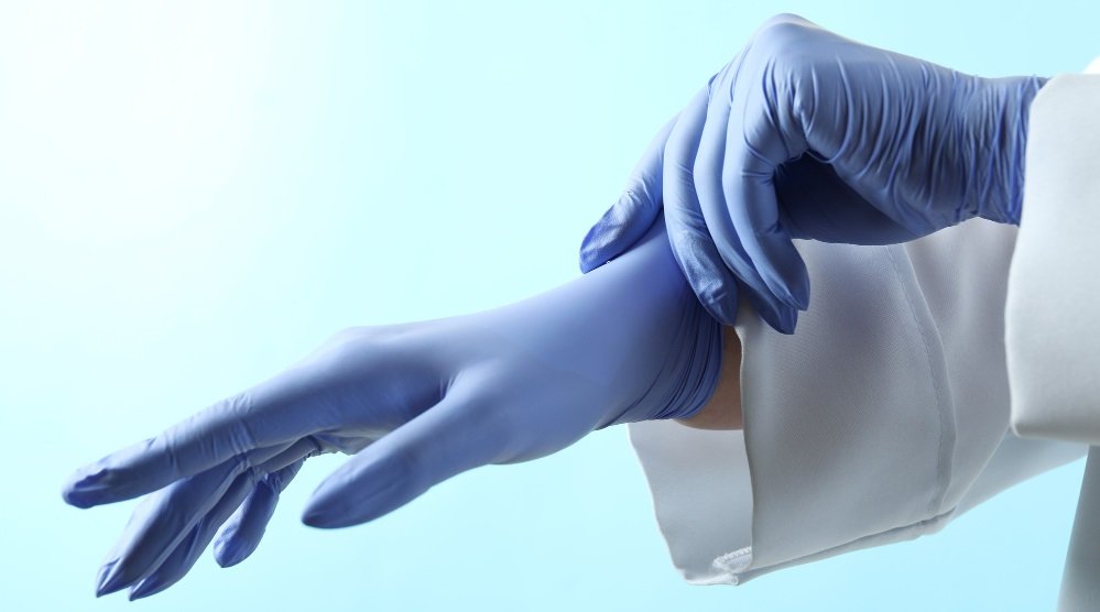 Why Powder-Free Nitrile Surgical Gloves Are the Preferred Choice for Surgeons Today